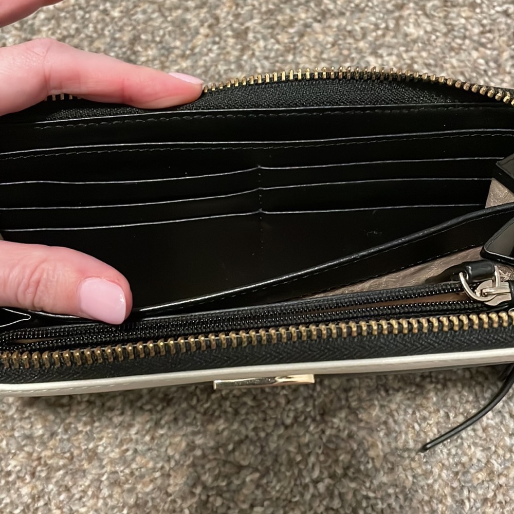 Authentic Kate Spade Wallet - Picture 5 of 10